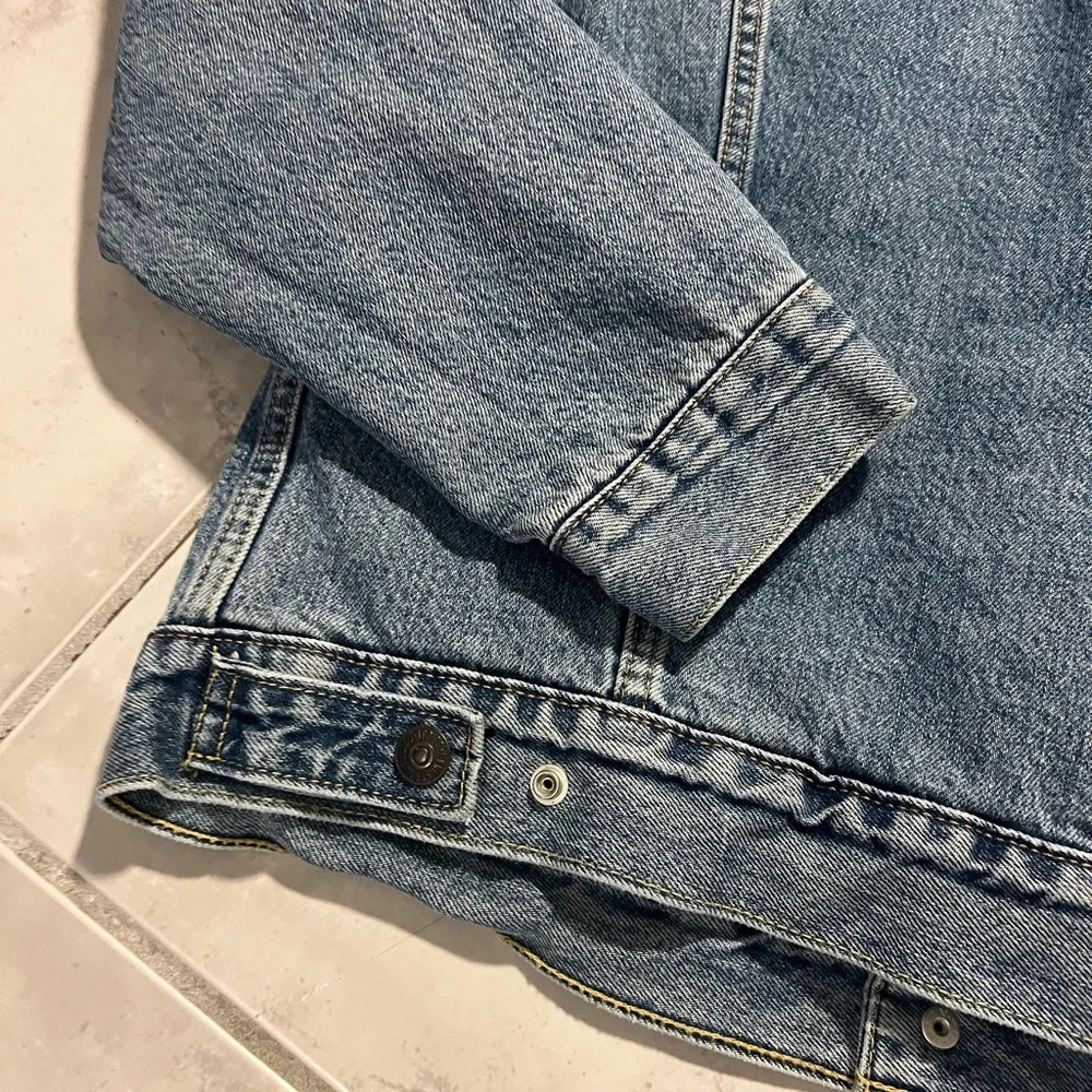 Levi’s Sherpa Trucker Distressed Wash Denim Jacket M - Picture 7 of 16
